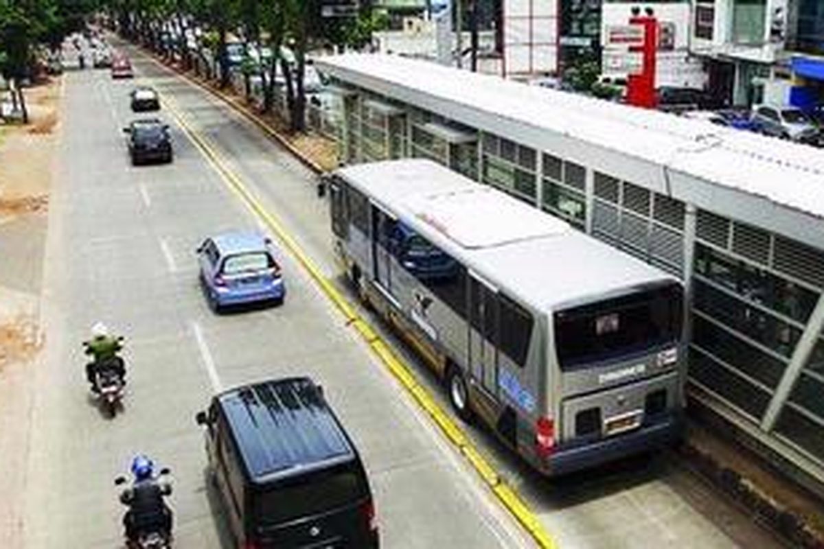 Armada bus Transjakarta. 