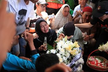 Ratusan Ojol Iringi Pemakaman Affan Kurniawan