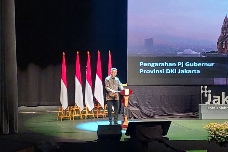 Penjabat (Pj) Gubernur DKI Jakarta Heru Budi Hartono saat memberikan pengarahan di Taman Ismail Marzuki, Jakarta Pusat, Selasa (18/10/2022).