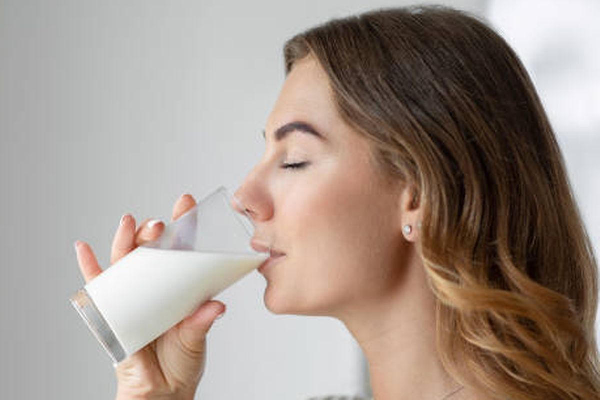 Manfaat minum susu bagi kesehatan.