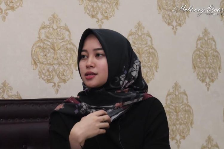 Istri Aldi Taher, Salsabillih saat berbincang bersama Melaney Ricardo