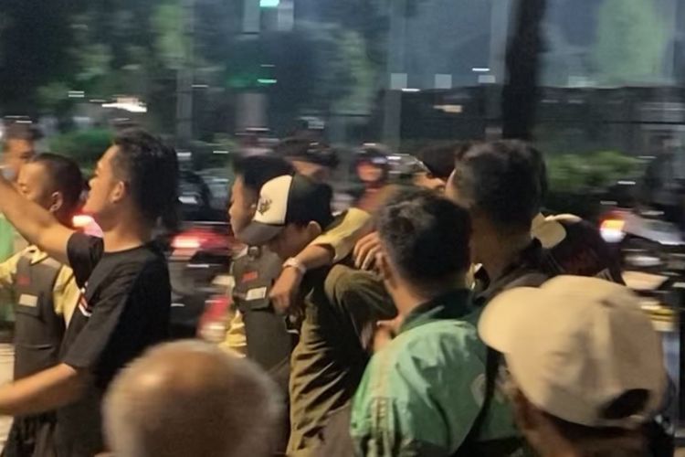 Maling Ponsel Tertangkap Lagi di GBK Saat Konser EXO, Sempat Dikejar Polisi hingga Ojol