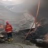 Sudah 6 Jam, Kebakaran Pabrik Kertas di Malang Belum Padam, 14 Mobil Pemadam Diterjunkan