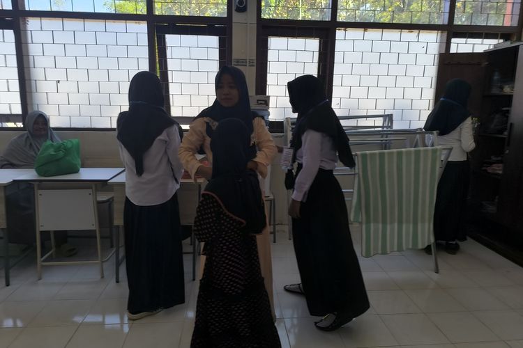 Siswa menempati kamar asrama sesuai nama yang sudah dibagi dan diatur oleh SRMP 29 Pamekasan, Minggu (18/8/2025)