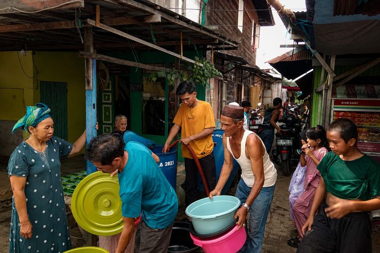 Krisis Air Bersih Melanda 22 Desa di Banjar Kalsel, Sumur Warga Mulai Mengering
