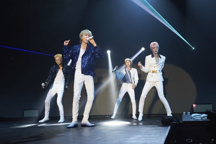 Boyband K-pop di bawah naungan YG Entertainment, WINNER, ketika tampil di Singapura pada November 2018.