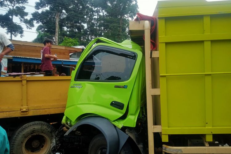 Dokumentasi kecelakaan 20 siswa dalam satu truk dan tewaskan dua orang di Kabupaten Batanghari pada Kamis (1/6/2023). Dokumentasi Satlantas Polres Batanghari.