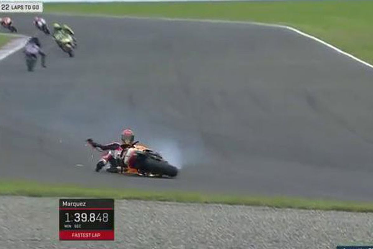 Marquez terjatuh di lap ketiga.