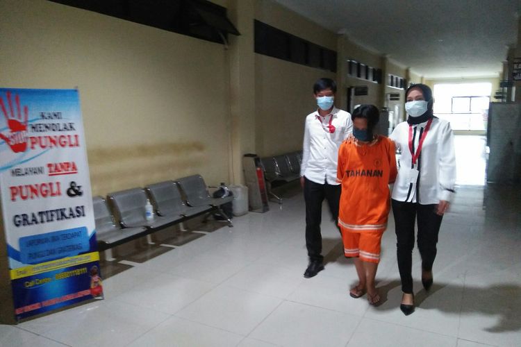 Pelaku penculikan anak, Sartika Septriani (26) digiring petugas Unit PPA Polresta Bandar Lampung, Senin (22/2/2021).