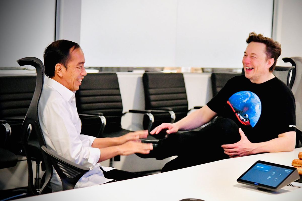 Presiden RI Joko Widodo bertemu dengan CEO Tesla Inc, yang juga pendiri Space X di Boca Chica, Amerika Serikat (AS), Sabtu (14/5/2022). Pada Agustus 2022, Tesla meneken perjanjian kerja sama dengan dua perusahaan China yang berdiri di Morowali, RI. 