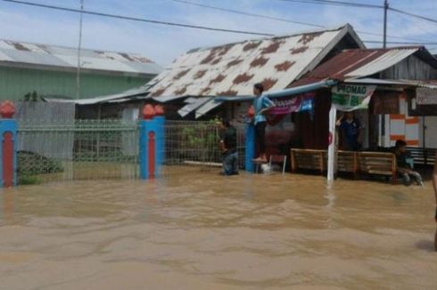 Banjir Melanda Kota Bengkulu, Warga Ramai-ramai Memancing Ikan