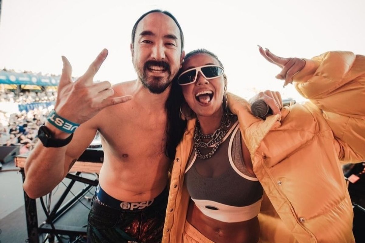Agnez Mo manggung bareng Disjoki Steve Aoki di acara Festival Musik Sound Money yang dihelat di Miami, Florida, AS,