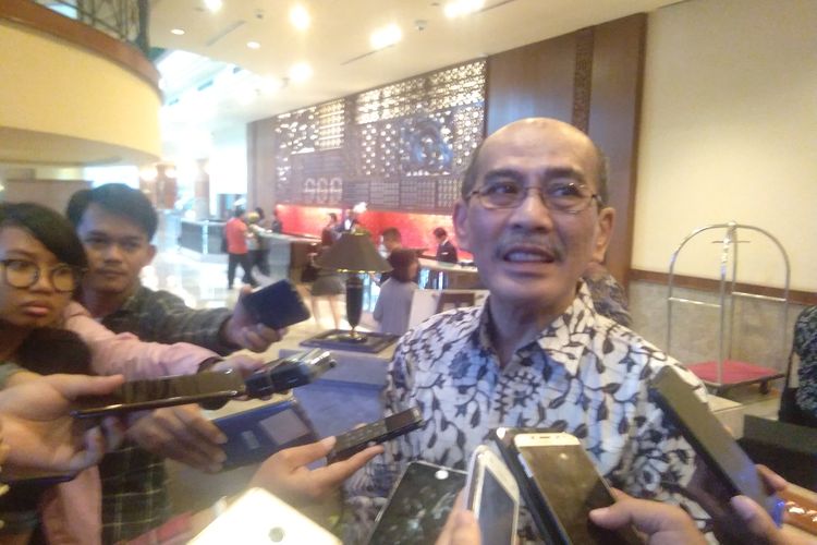 Ekonom Senior Indef, Faisal Basri usai ditemui di Kongkow Bisnis Pas FM, Jakarta, Rabu (20/11/2019).