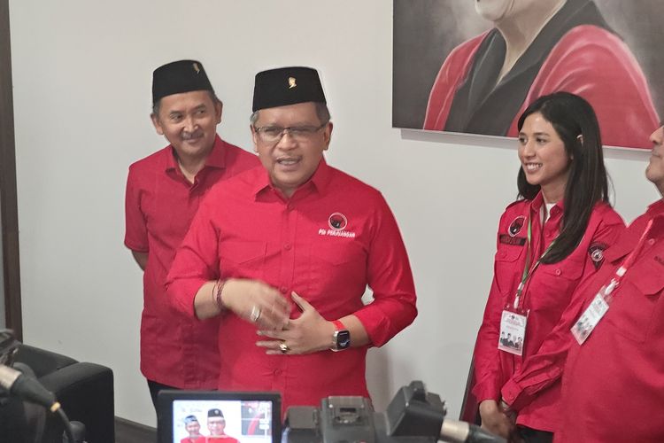 Sekretaris Jenderal PDI-P Hasto Kristiyanto ditemui di Kantor DPD PDI-P Provinsi Banten, Minggu (10/9/2023).