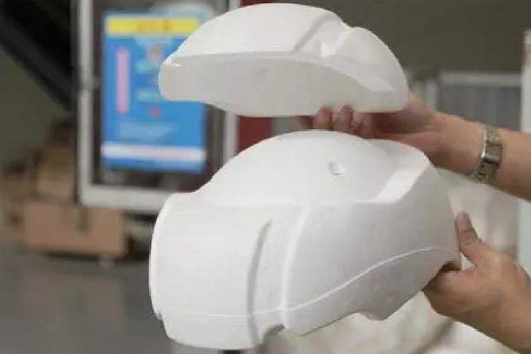 Menaruh helm di bawah sinar matahari akan berpengaruh pada kualitas sterofoam.