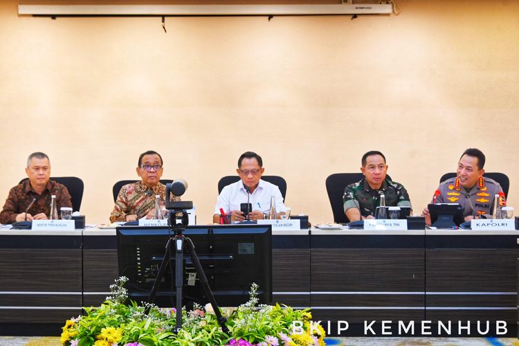  Rapat Koordinasi Tingkat Menteri Persiapan Nataru 2024/2025 