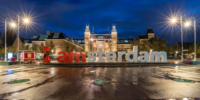 Papan I amsterdam di depan Rijksmuseum, Amsterdam, Belanda. 