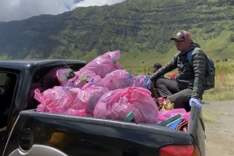 963 Kilogram Sampah Terkumpul di Bromo, Didominasi Sampah Plastik