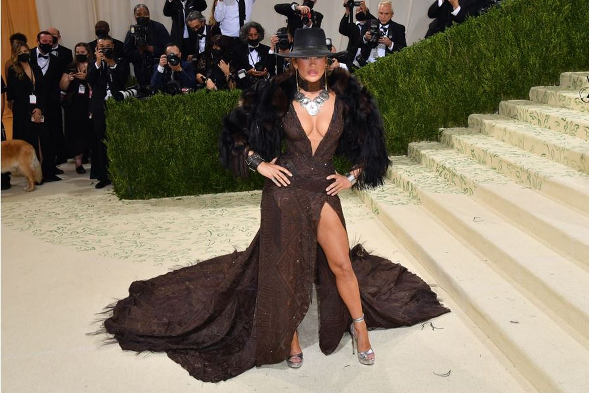  Jennifer Lopez menghadiri Met Gala 2021 di Metropolitan Museum of Art pada 13 September 2021 di New York.