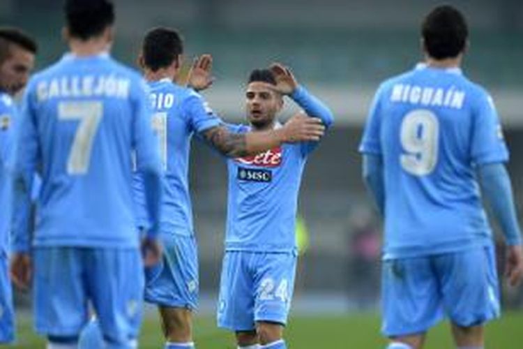 Pemain Napoli, Lorenzo Insigne seusai mencetak gol ke gawang Verona pada lanjutan Serie-A di Stadion Marc Antonio Bentegodi, Minggu (12/1/2014). 