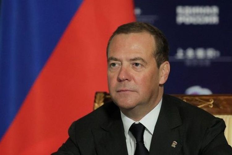 Medvedev menjabat sebagai presiden Rusia pada 2008-2012 dan perdana menteri pada 2012-2020.