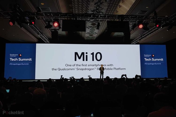 Co-Founder Xiaomi, Lin Bin di atas panggung mengonfirmasi Mi 10 bakal pakai Snapdragon 865.