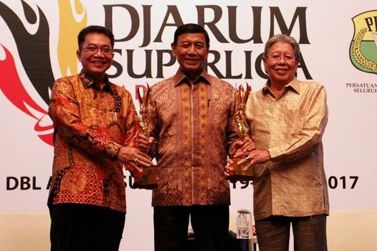 Achmad Budiharto, Direktur Djarum Superliga Badminton 2017, Ketua Umum PP PBSI Wiranto dan Yan Haryadi Susanto, Direktur PT. Djarum. 