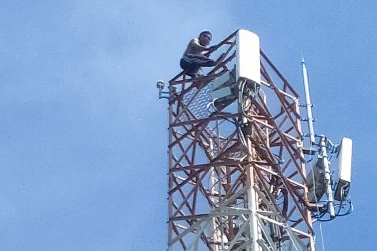 Suasana Tkp pria hendak bunuh diri di Desa Montong gamang, Lombok Tengah