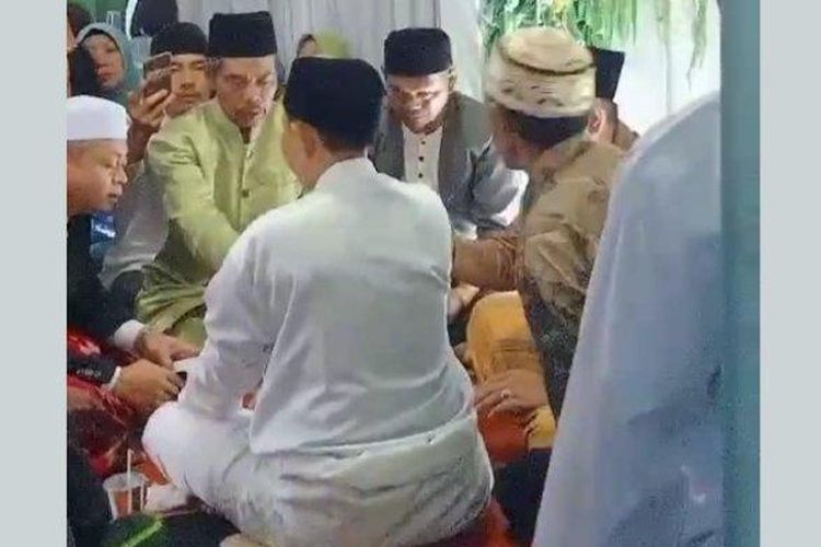 Pelaksanaan akad nikah pasangan sesama jenis di Desa Pakuon, Kecamatan Sukaresmi, Kabupaten Cianjur, 28 November 2023
