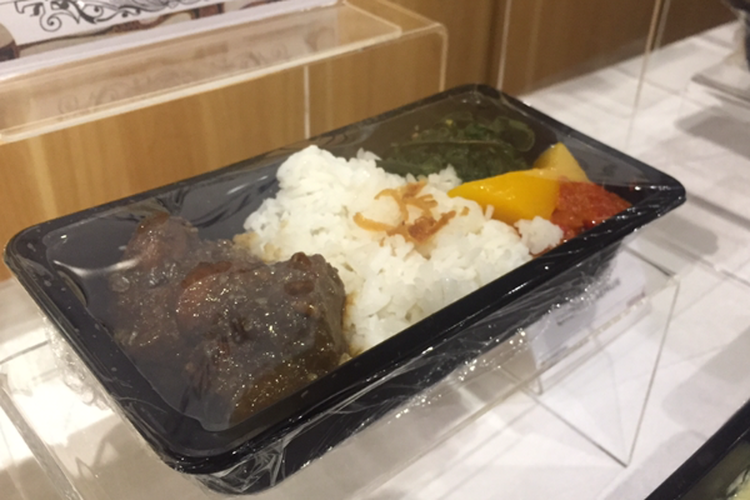 Semur sampai Nasi Kuning, Ini Menu Makanan Baru Pesawat Qatar - Kompas.com - KOMPAS.com