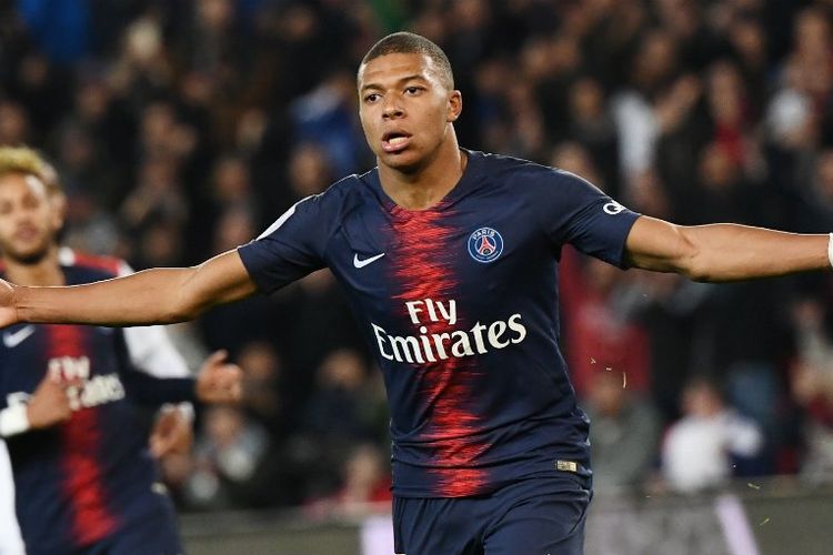 Kylian Mbappe menepis segala isu yang menghubungkannya dengan Real Madrid, Senin (22/4/2019)