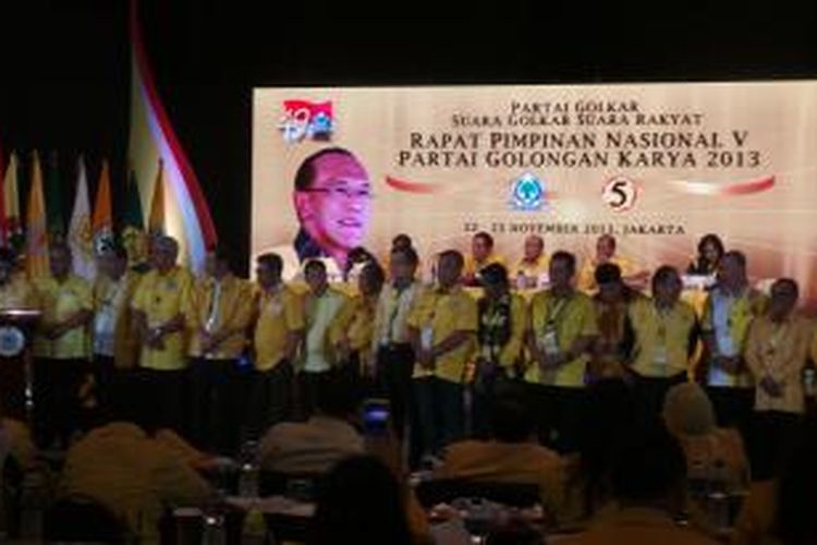 Sebanyak 33 pengurus Dewan Pimpinan Daerah (DPD) Partai Golkar menyampaikan pandangan daerah dalam forum Rapimnas V Partai Golkar di Hotel JS Luwansa, Sabtu (23/11/2013).