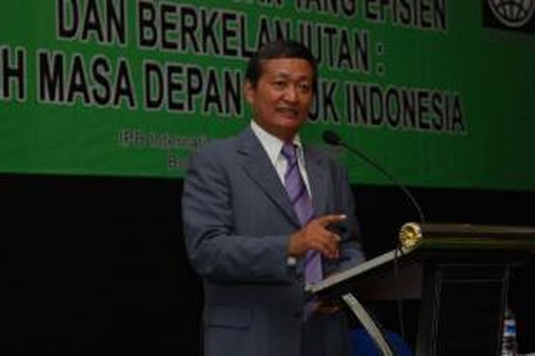 Ketua Umum Partai Gerindra, Suhardi. Lelaki kelahiran 13 Agustus 1952 ini meninggal di Rumah Sakit Pusat Pertamina, Jakarta Selatan, Kamis (28/8/2014) malam, karena kanker paru-paru.
