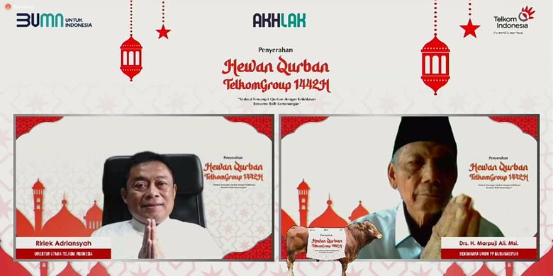 Direktur Utama Telkom Ririek Adriansyah didampingi Direktur Human Capital Management Telkom Afriwandi menyerahkan secara simbolis bantuan Hewan Qurban TelkomGroup secara virtual kepada perwakilan penerima dari organisasi keagamaan yakni Sekretaris Jenderal Pengurus Besar Nahdlatul Ulama Achmad Helmy Faishal Zaini, Bendahara Pimpinan Pusat Muhammadiyah Marpuji Ali, Ketua Umum MTTG Pusat Hari Sandi Atmaja, serta penerima dari Regional Telkom yang diterima para Executive Vice President Telkom Regional I hingga VII, Jumat (16/7/2021).