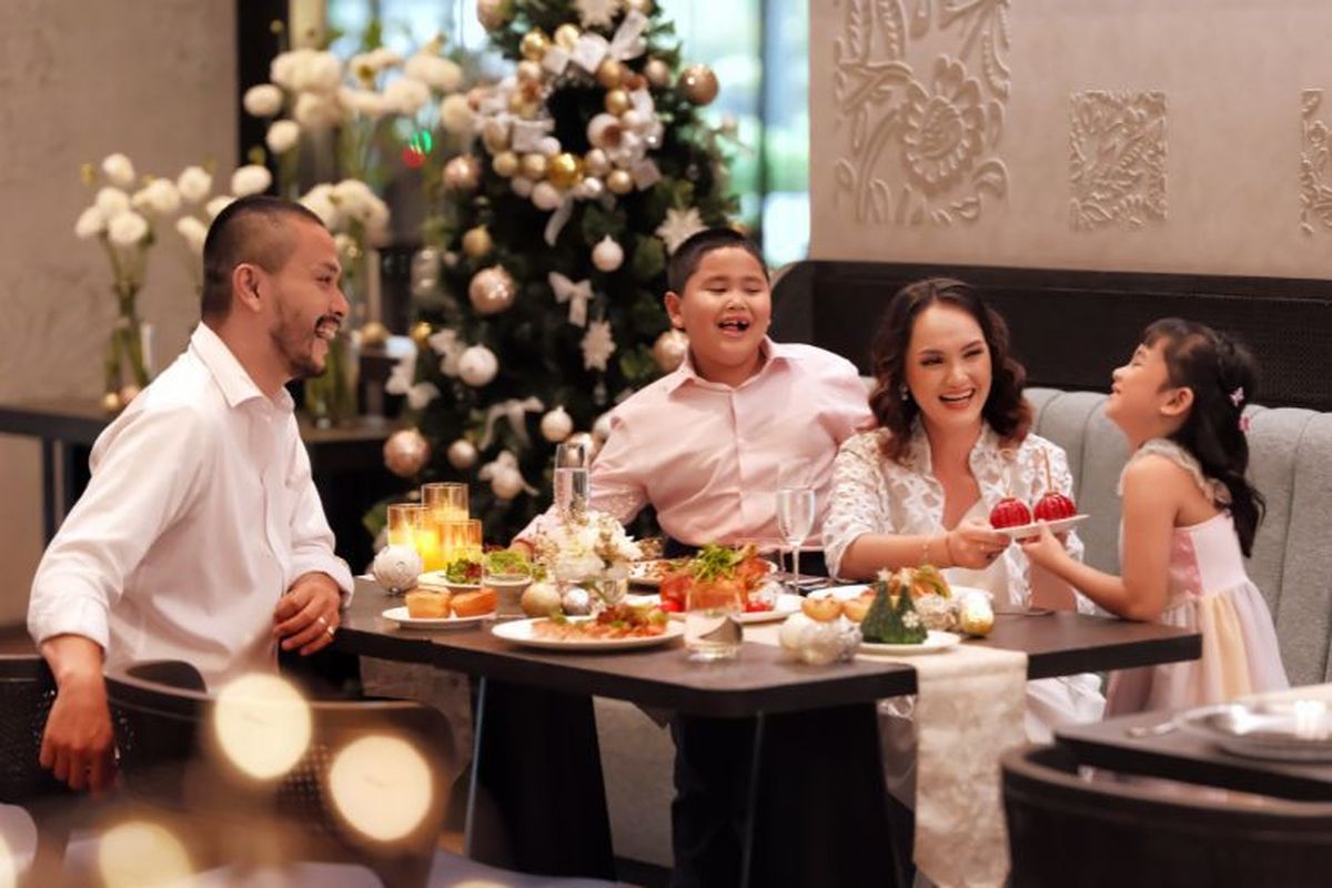 Makan malam bertema White Christmas di destinasi terbaru Padma Hotels, Padma Hotel Semarang. 