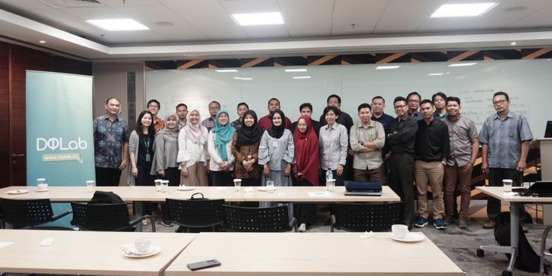 Meet Up ke dua DQlab ke Microsoft Indonesia menjabarkan proses serta pemanfaatan machine learning di berbagai industri lewat Data Science Enablement Program (14/11/2018).