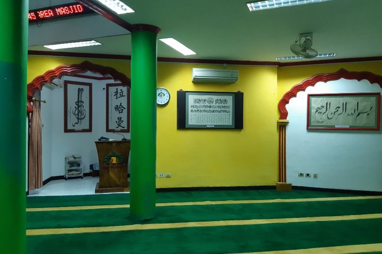 Bagian dalam Masjid Lautze di Sawah Besar, Jakarta Pusat, Jumat (24/1/2020)