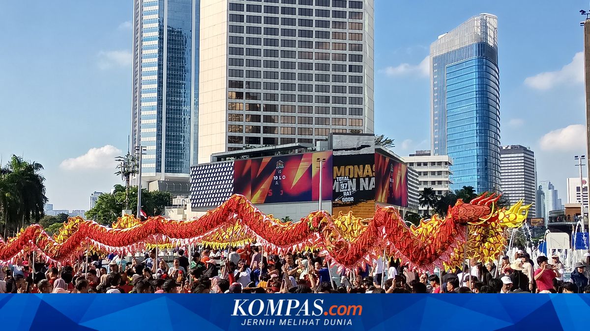 CFD Sudirman-Thamrin Semarak, Parade Barongsai dan Marching Band Hibur Warga ~TR

Klik untuk baca: