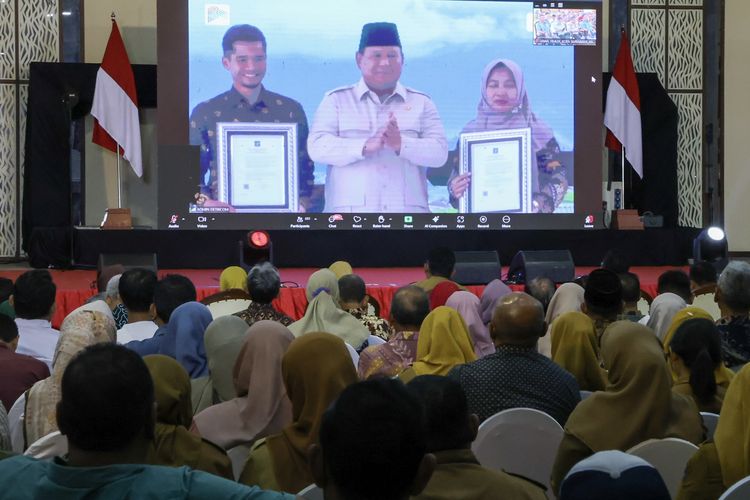 Pemkot Surabaya saat ikuti peresmian Koperasi Merah Putih, Senin (21/7/2025).