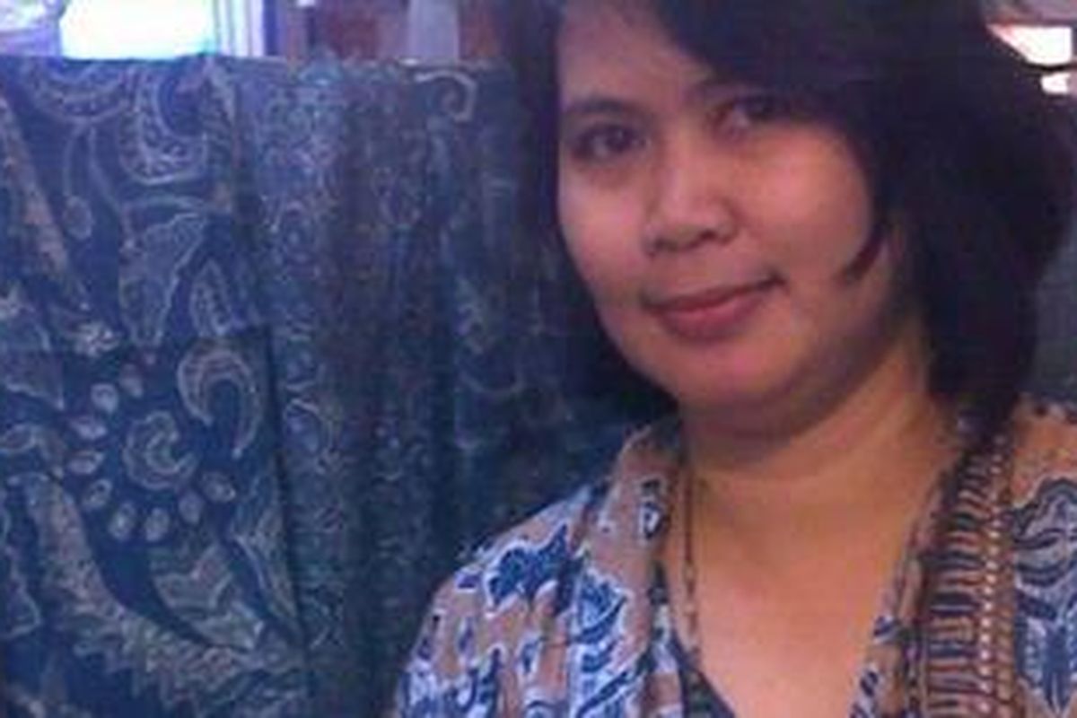 Dengan tanaman Indigo, atau nila, Nita berusaha untuk melestarikan batik Jawa dengan pewarna alami.