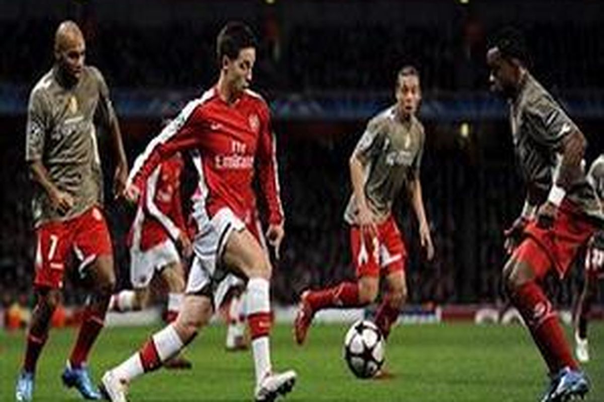 Gelandang Arsenal, Samir Nasri (kedua dari kiri). 