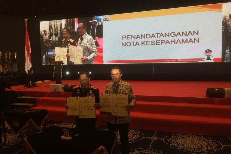 Polri menandatangani nota kesepahaman (MoU) dengan Menpora Imam Nahrowi di Gedung Tri Brata Polri, Jakarta Selatan, Rabu (30/1/2019).