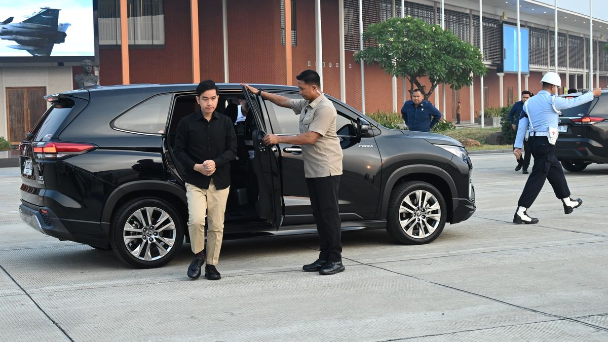 Gibran Departs for Batang, Aiming to Ensure Optimal Handling of MBG Poisoning Victims