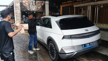 Kaca Mobil Ioniq 5 Dipecah Pencuri di Serpong, iPhone Raib
