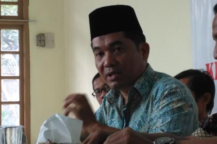 Direktur Eksekutif Lingkar Madani Indonesia Ray Rangkuti di kantor Formappi, Jakarta, Senin (9/1/2017) 