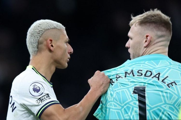 Richarlison (Tottenham) terlibat keributan dengan Aaron Ramsdale (Arsenal) setelah pertandingan pekan ke-20 Liga Inggris. Laga itu mempertemukan Tottenham vs Arsenal di Stadion Tottenham Hotspur pada Minggu (15/1/2023). Terkini, Richarlison mengungkapkan alasan keributan di laga Tottenham vs Arsenal. Photo by Catherine Ivill/Getty Images) (Photo by Catherine Ivill / GETTY IMAGES EUROPE / Getty Images via AFP)