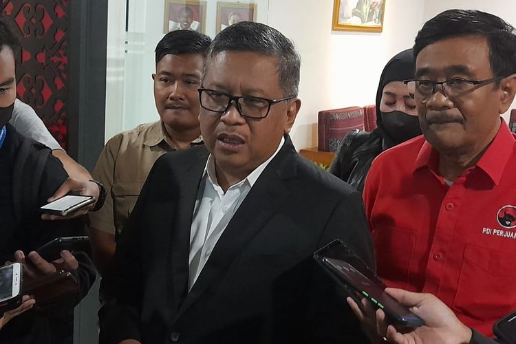 Sekretaris Jenderal DPP PDI-P Hasto Kristiyanto di Sekolah Partai, Lenteng Agung, Jakarta, Rabu (19/10/2022).