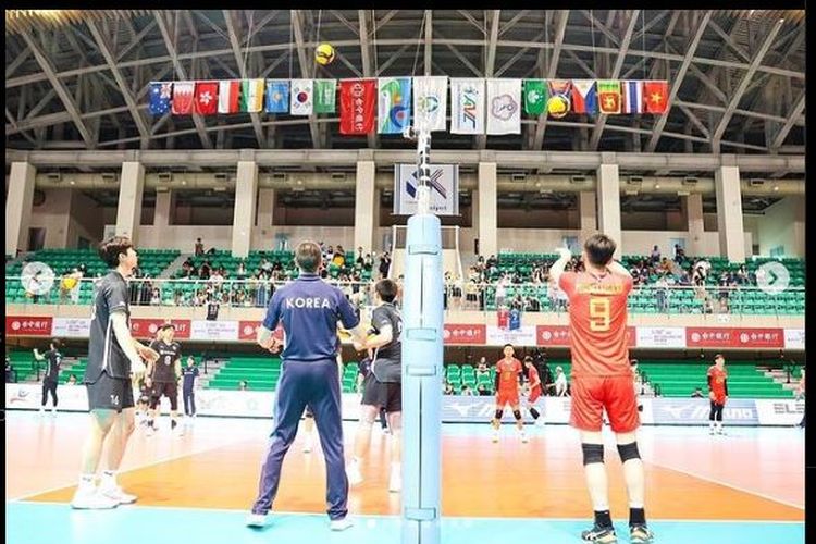 Pertandingan Korea Selatan vs Mongolia pada babak 12 besar AVC Challenge Cup For Men 2023 di Taipei Gymnasium, Taipei, pada Rabu (12/7/2023). Korea Selatan menang 3-0 atas Mongolia. (Foto: Tangkapan layar Instagram Asian Volleyball Confederation)
