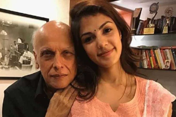 Rhea Chakraborty dan sutradara Mahesh Bhatt bertukar pesan di hari kematian Sushant Rajput.