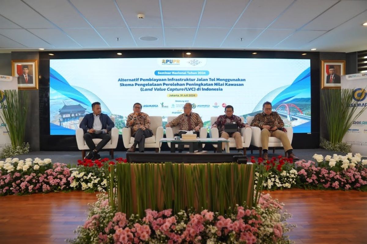 Seminar Nasional 2024 yang diselenggarakan Himpunan Pengembangan Jalan Indonesia merupakan sebagai wadah pengembangan keprofesian berkelanjutan (PKB) serta diskusi secara berkala dengan profesional, akademisi, dan masyarakat umum.